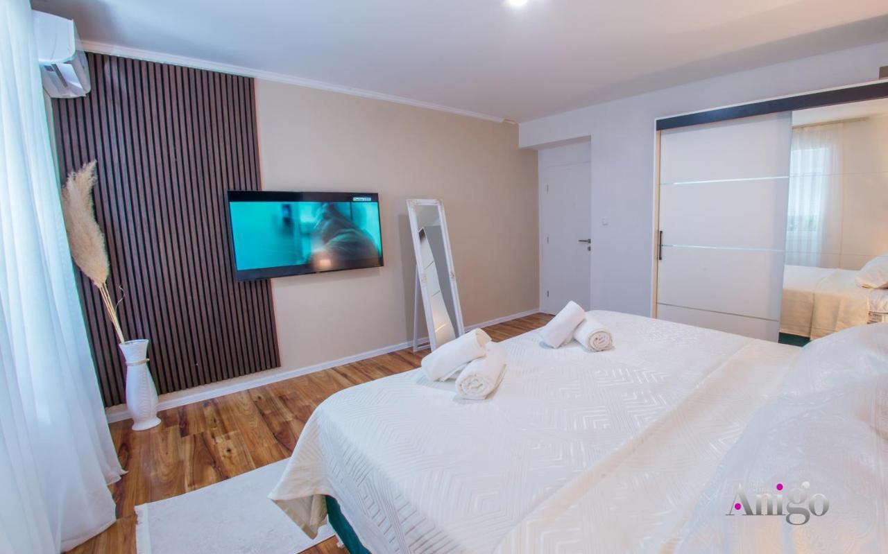 Luxury Apartment Black And Gold Мостар Экстерьер фото