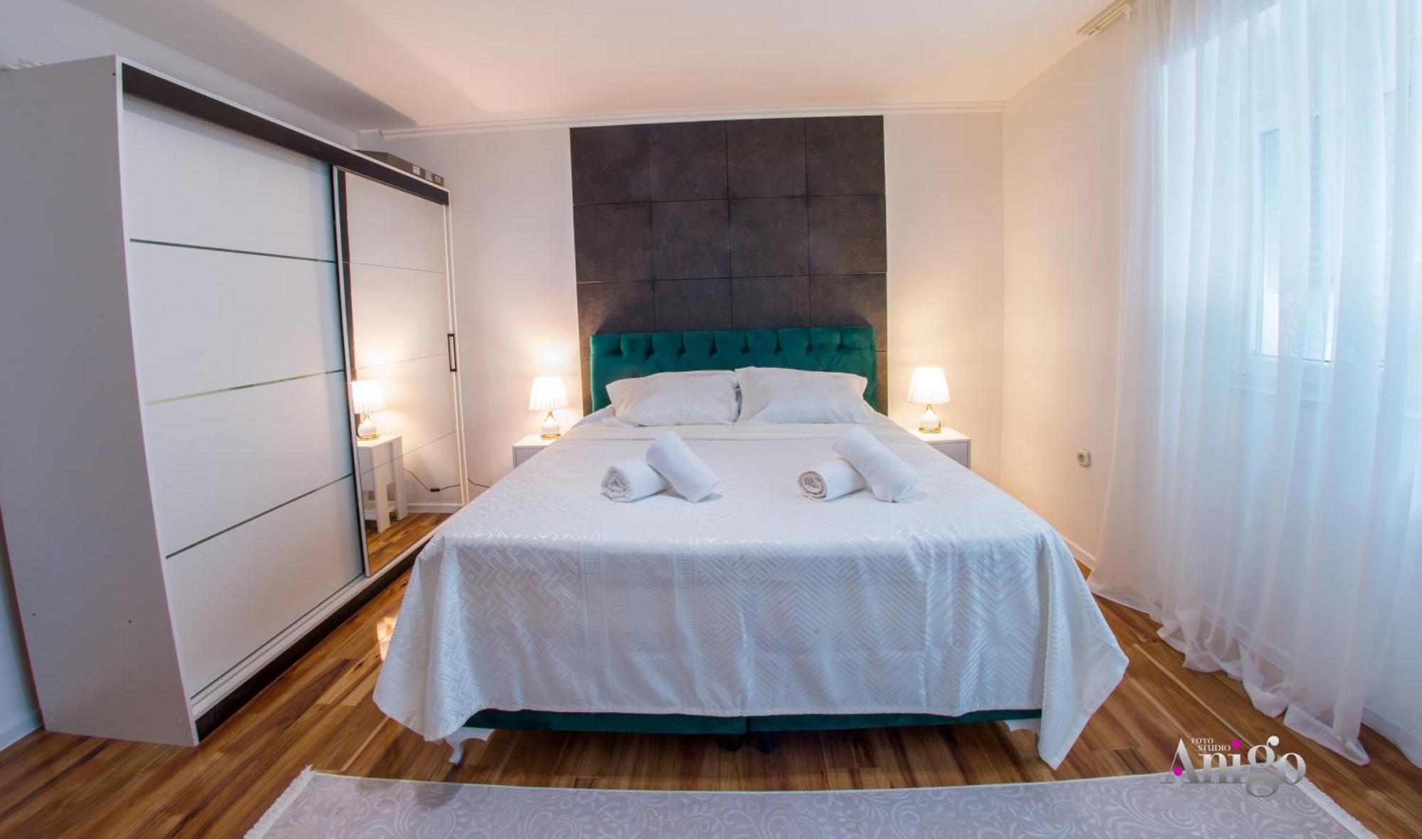 Luxury Apartment Black And Gold Мостар Экстерьер фото
