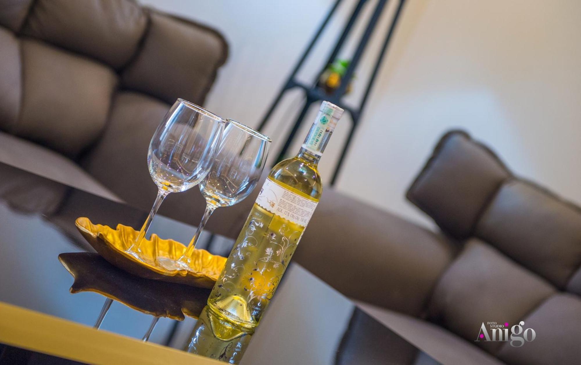 Luxury Apartment Black And Gold Мостар Экстерьер фото